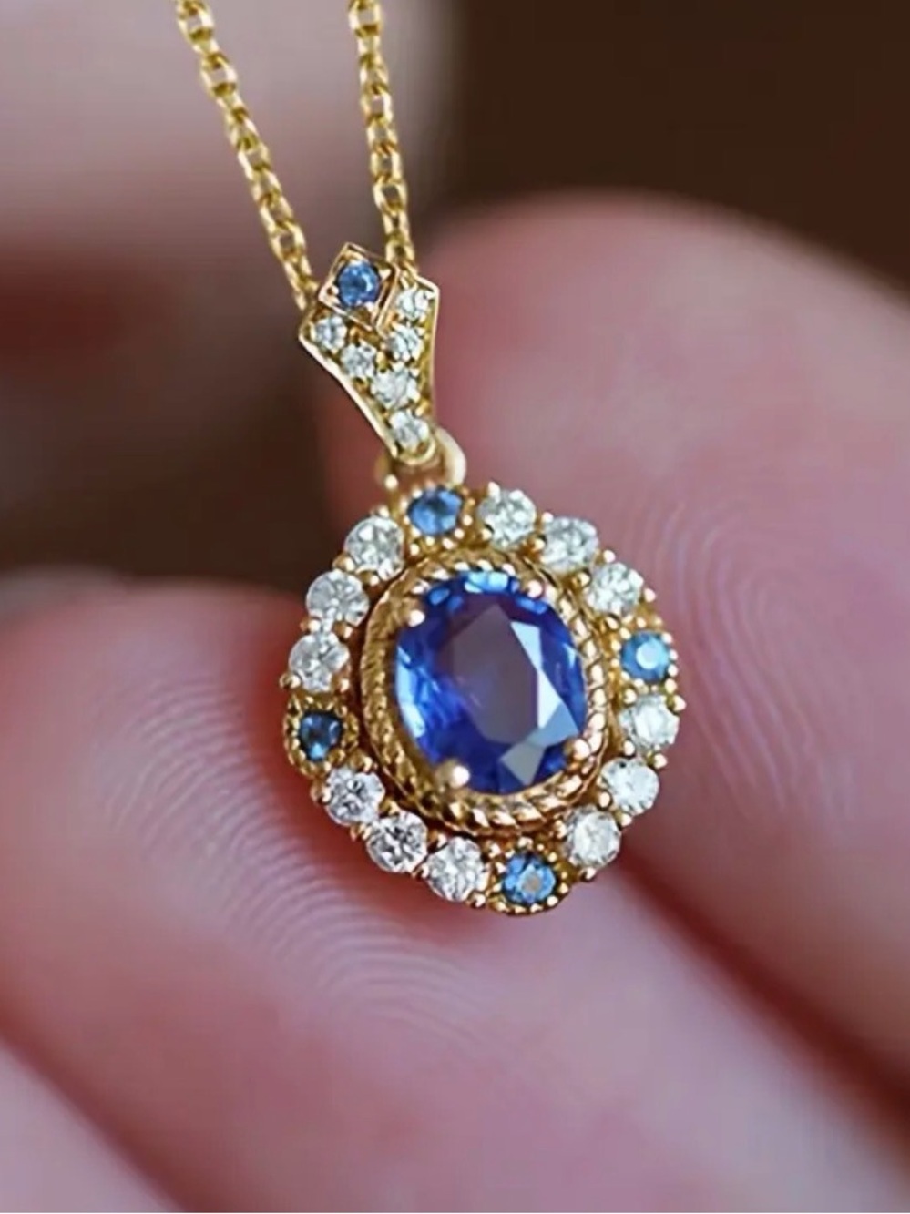 Exquisite Blue Oval Synthetic Zirconia Necklace (N39)